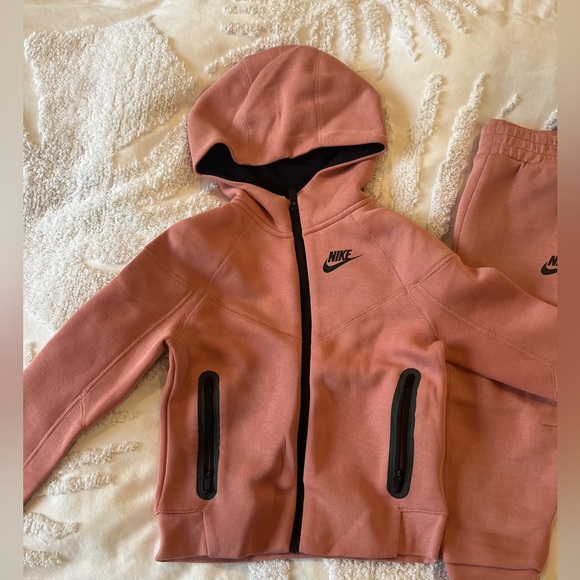 Nike Sportswear Tech Fleece Full-Zip Set
Toddler 2-Piece Set. Size 4T, NWT! - Picture 6 of 10